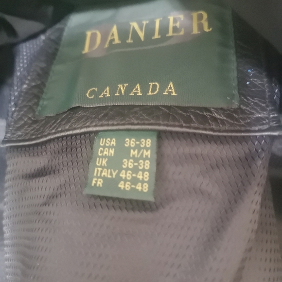 🌟HOST PICK x2 ⭐VINTAGE DANIER LEATHER JACKET with removable insulation liner. - Picture 6 of 7
